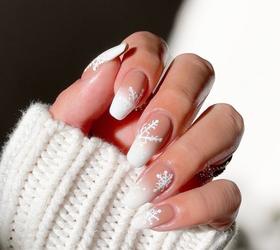 Χριστουγεννιάτικα νύχια με χιονονιφάδες για τα Χριστούγεννα 2023 Χριστουγεννιάτικα νύχια με χιονονιφάδες για τα Χριστούγεννα 2023