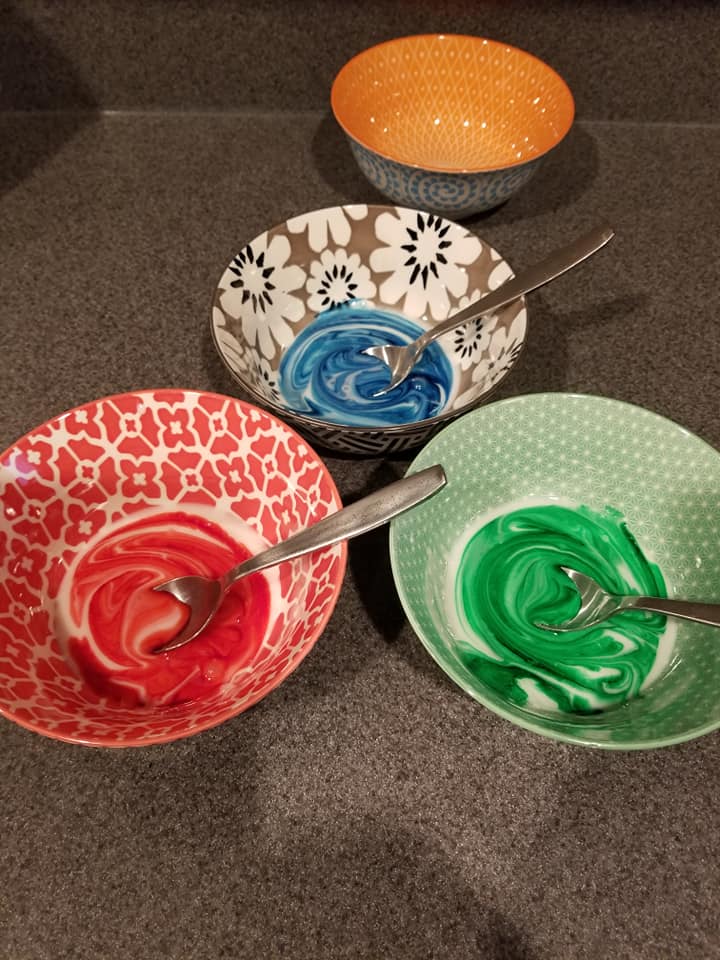 Γλάσο με βανίλια υποβρύχιο για τα Χριστουγεννιάτικα μπισκότα