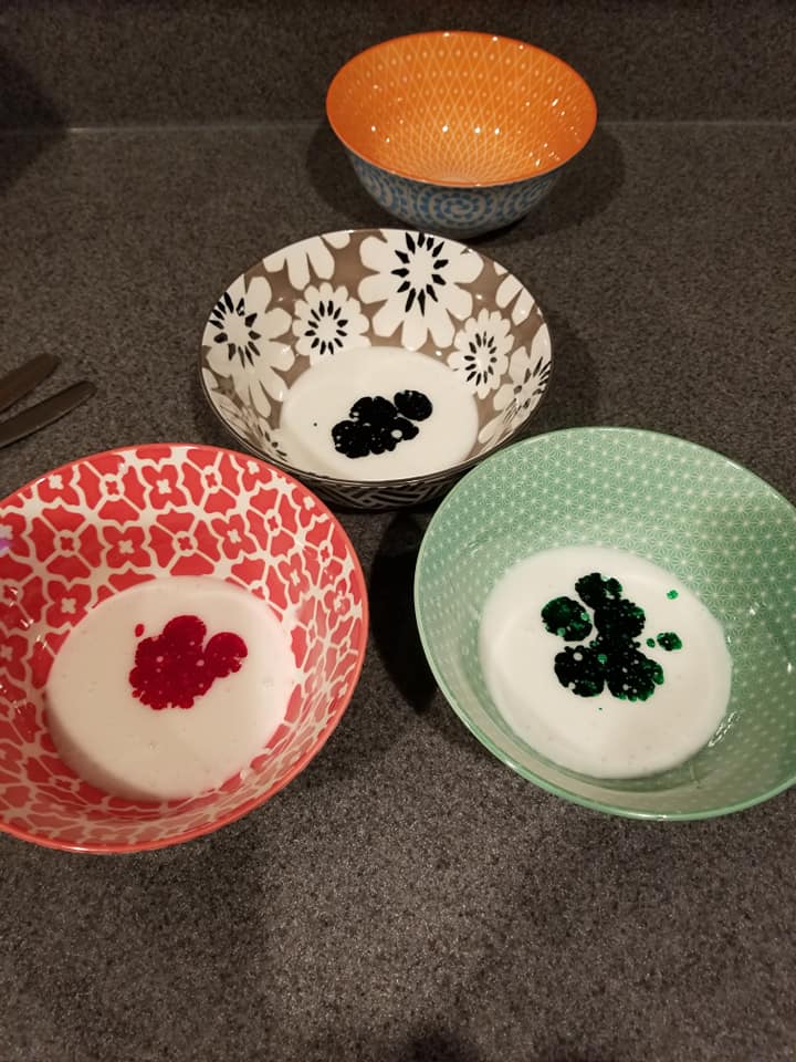 Γλάσο με βανίλια υποβρύχιο για τα Χριστουγεννιάτικα μπισκότα