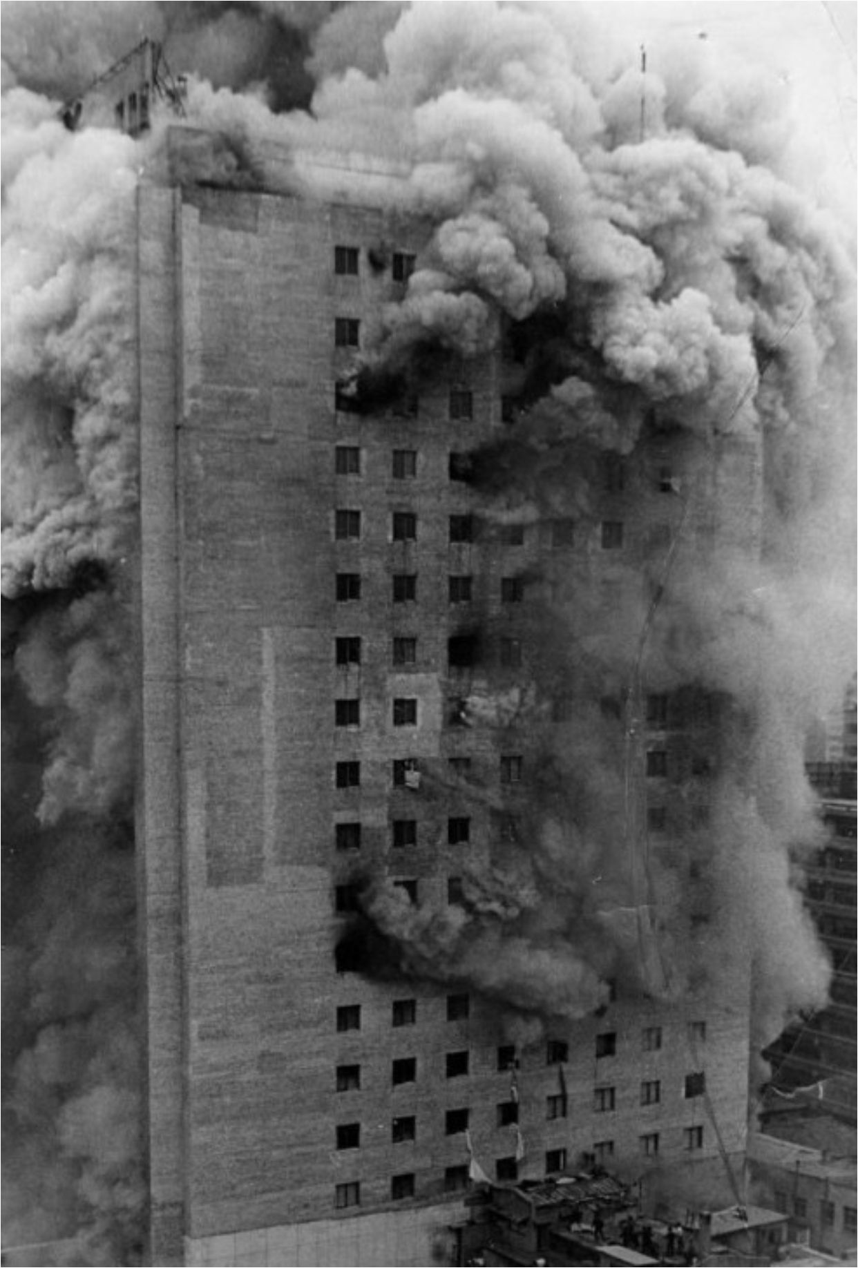 Φυσικές καταστροφές και σε πολύνεκρα δυστυχήματα: Τραγικά γεγονότα που σημάδεψαν τα Χριστούγεννα και έμειναν στην ιστορία