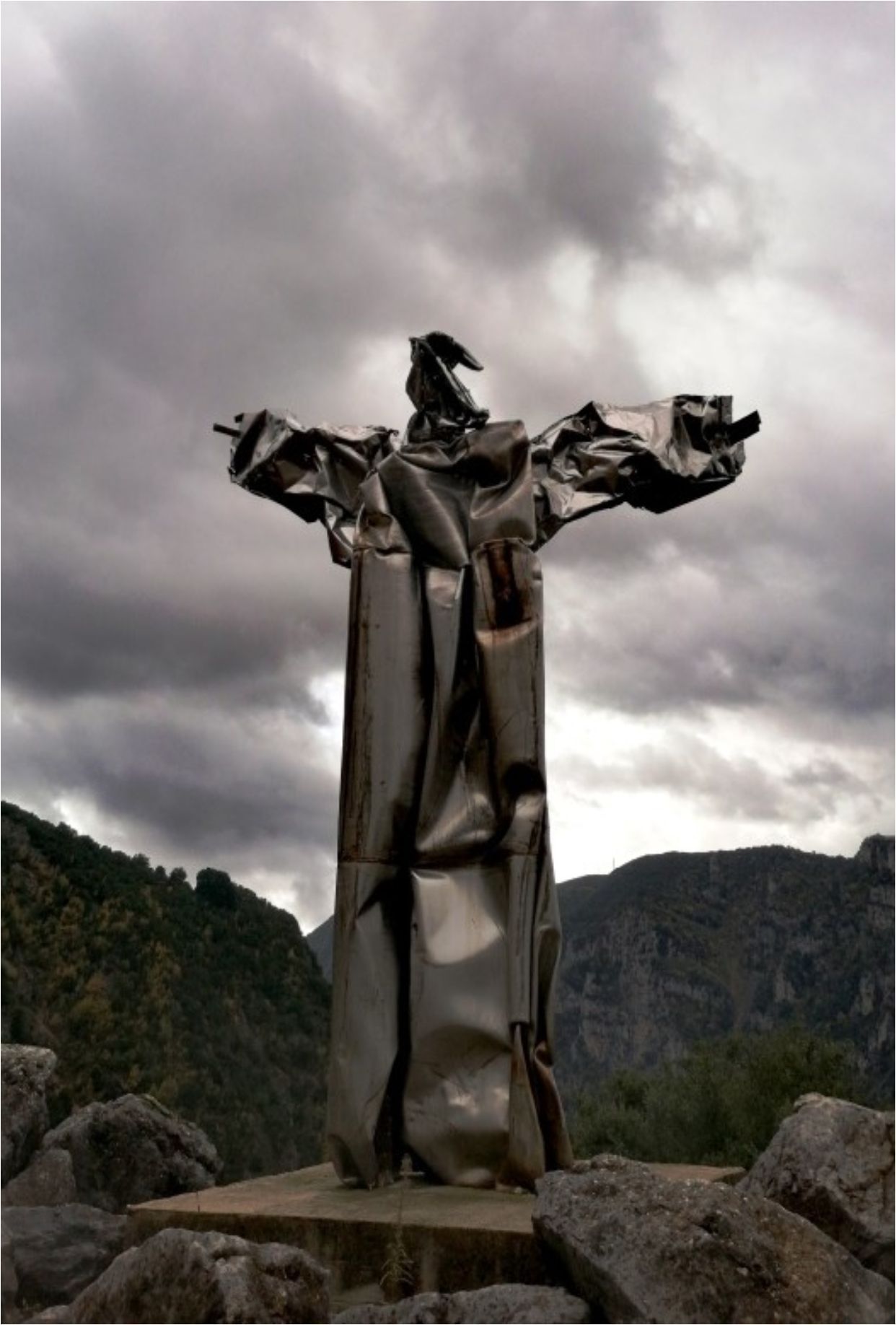 Φυσικές καταστροφές και σε πολύνεκρα δυστυχήματα: Τραγικά γεγονότα που σημάδεψαν τα Χριστούγεννα και έμειναν στην ιστορία