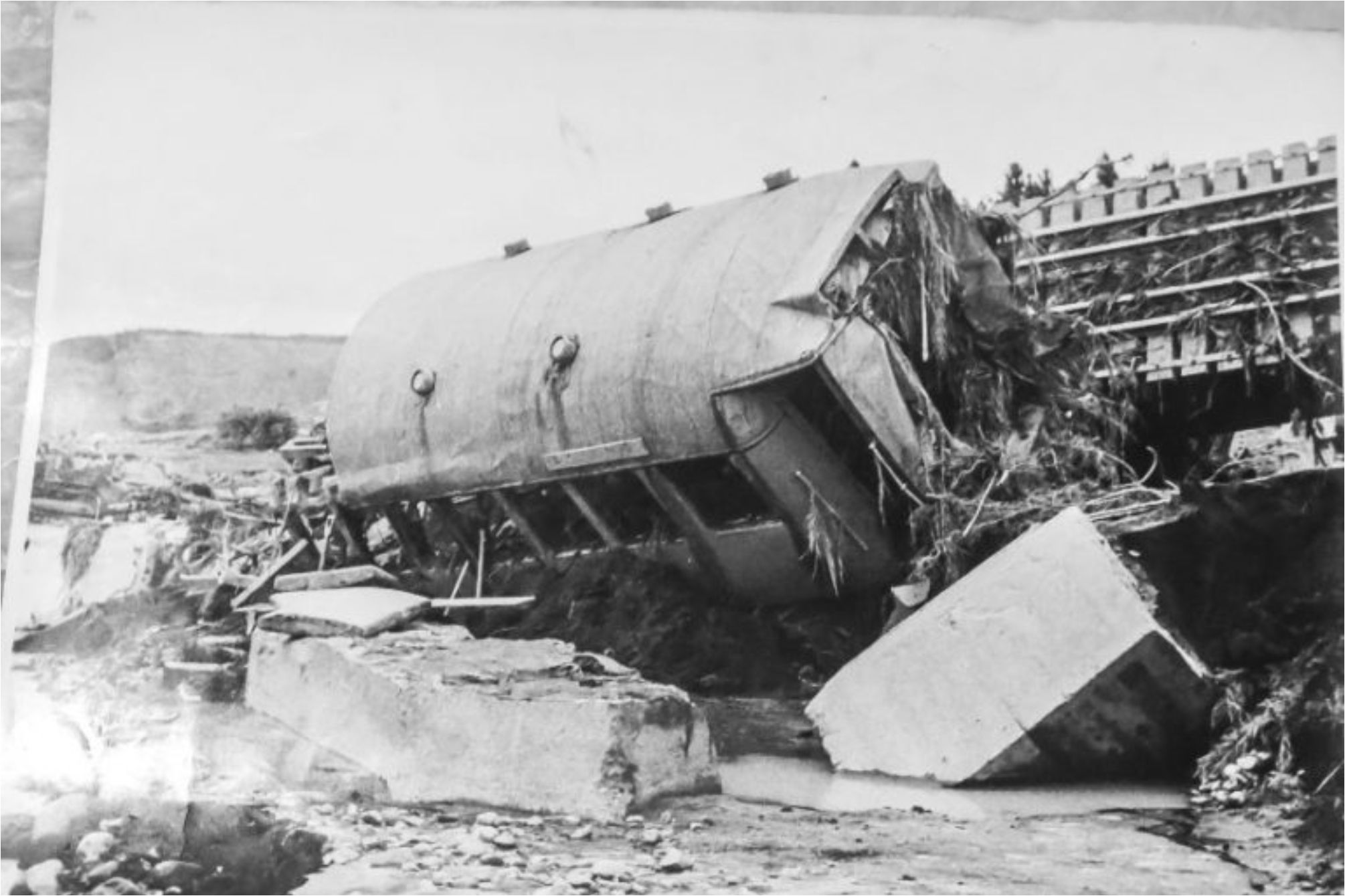 Φυσικές καταστροφές και σε πολύνεκρα δυστυχήματα: Τραγικά γεγονότα που σημάδεψαν τα Χριστούγεννα και έμειναν στην ιστορία