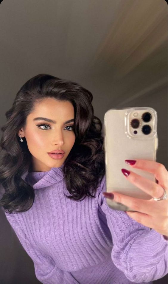 Ιδέες για γιορτινά χτενίσματα τα Χριστούγεννα και την Πρωτοχρονιά 2024 με μπούκλες Ιδέες για γιορτινά χτενίσματα τα Χριστούγεννα και την Πρωτοχρονιά 2024 με μπούκλες