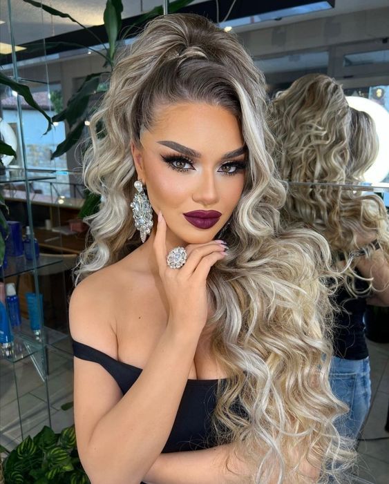 ιδέες-για-Χριστουγεννιάτικα χτενίσματα-τα-Χριστούγεννα-και-την-Πρωτοχρονιά 2024-με-μπούκλες- ιδέες-για-Χριστουγεννιάτικα χτενίσματα-τα-Χριστούγεννα-και-την-Πρωτοχρονιά 2024-με-μπούκλες-