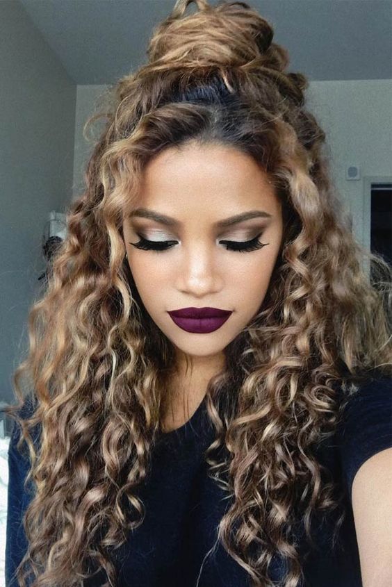 boho-χτένισμα-με-μπούκλες-και-κότσο-ιδέες- boho-χτένισμα-με-μπούκλες-και-κότσο-ιδέες-