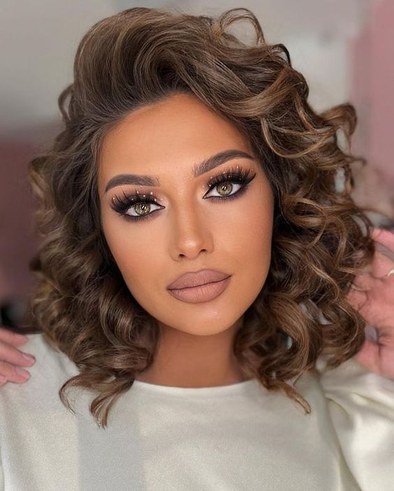 ιδέες-για-Χριστουγεννιάτικα χτενίσματα-τα-Χριστούγεννα-και-την-Πρωτοχρονιά 2024-με-μπούκλες- ιδέες-για-Χριστουγεννιάτικα χτενίσματα-τα-Χριστούγεννα-και-την-Πρωτοχρονιά 2024-με-μπούκλες-