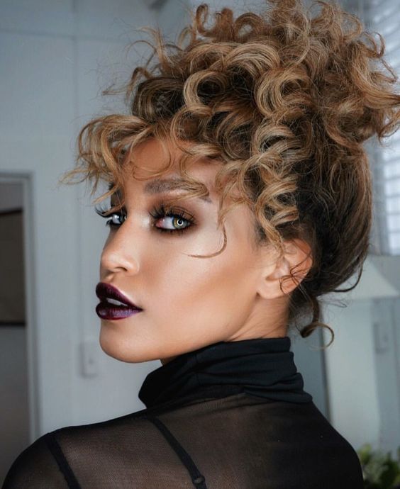 ιδέες-για-Χριστουγεννιάτικα χτενίσματα-τα-Χριστούγεννα-και-την-Πρωτοχρονιά 2024-με-μπούκλες- ιδέες-για-Χριστουγεννιάτικα χτενίσματα-τα-Χριστούγεννα-και-την-Πρωτοχρονιά 2024-με-μπούκλες-