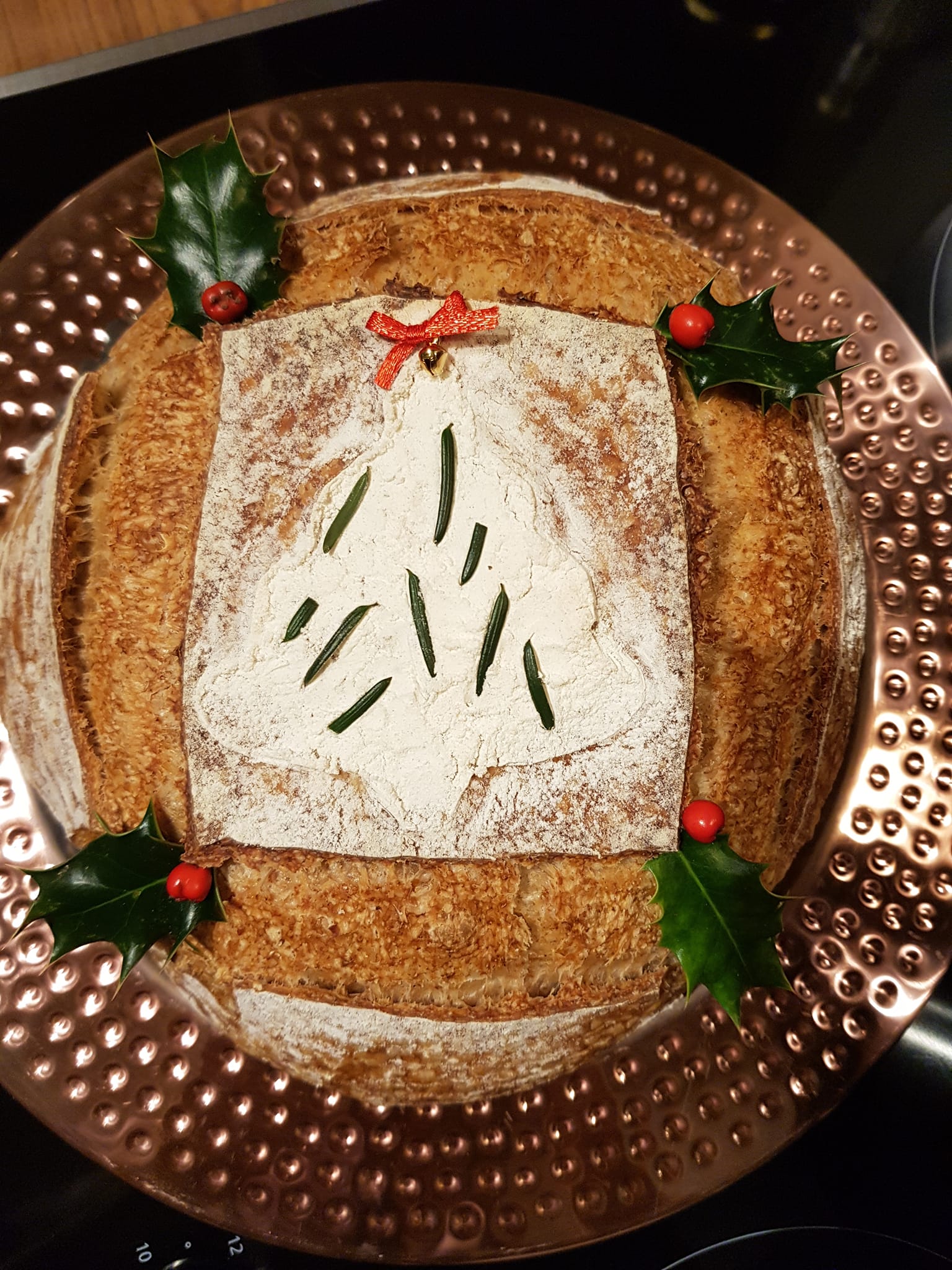 σπιτικό-ψωμί-με-προζύμι-για-τα-Χριστούγεννα-συνταγή-