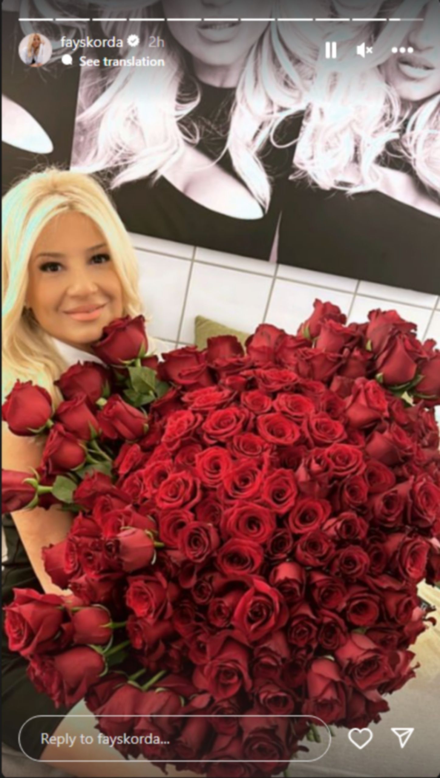 Φαίη Σκορδά: Η τεράστια ανθοδέσμη και ο άγνωστος αποστολέας