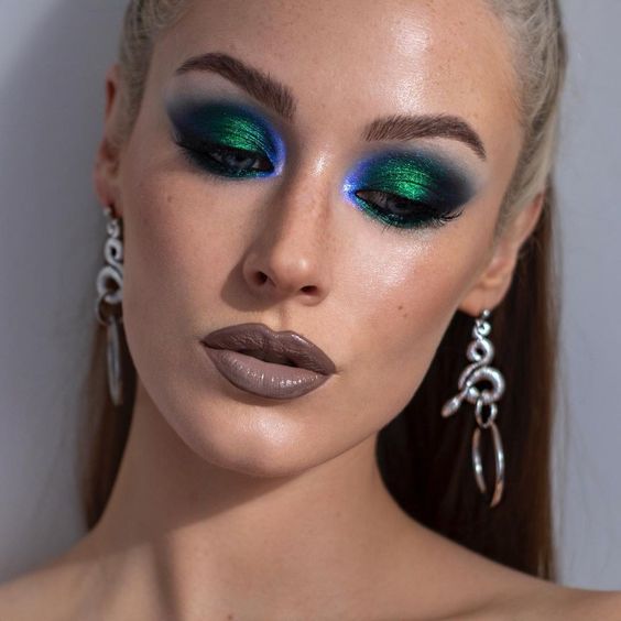 16 ιδέες για γιορτινό μακιγιάζ στο Χριστουγεννιάτικο ρεβεγιόν 2023 16 ιδέες για γιορτινό μακιγιάζ στο Χριστουγεννιάτικο ρεβεγιόν 2023