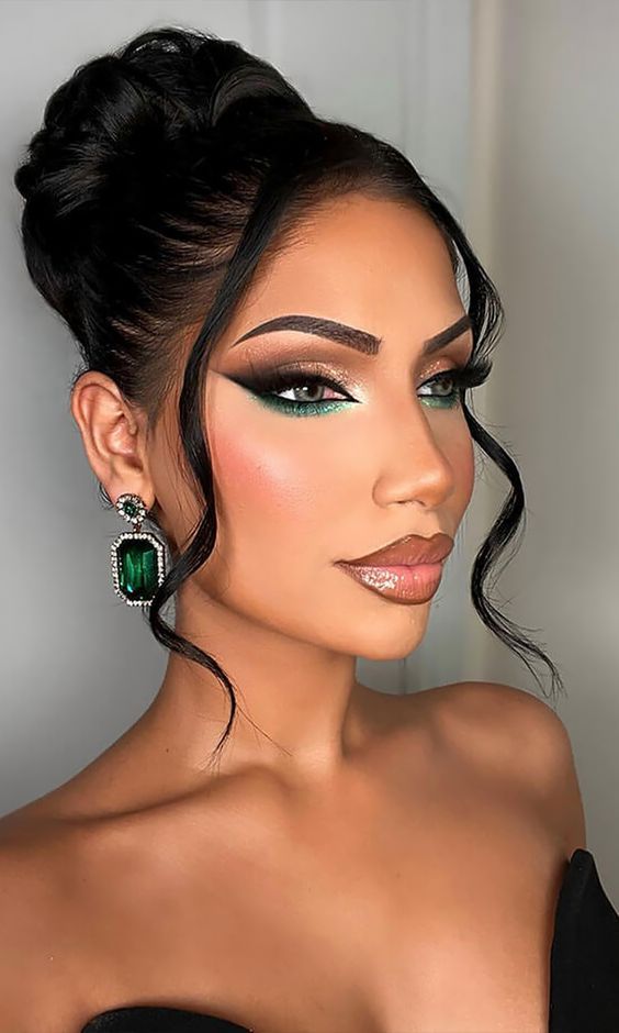 πράσινη-σκιά-και-nude-κραγιόν-με-lip gloss-ιδέες- πράσινη-σκιά-και-nude-κραγιόν-με-lip gloss-ιδέες-