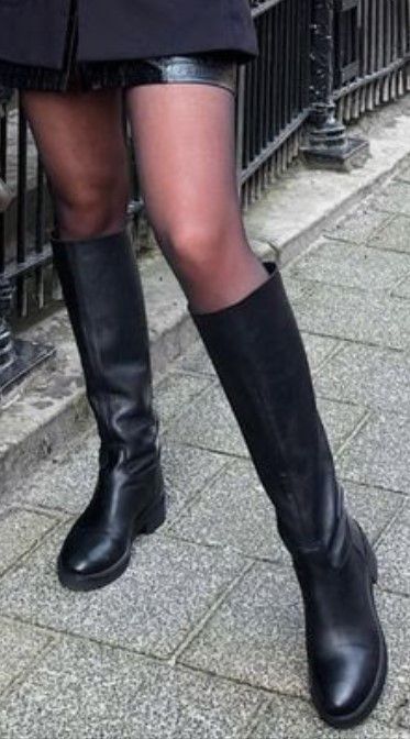 Η Αμαλία Καβάλη απο το Ναυάγιο φοράει τις μπότες θα σε βολέψουν απόλυτα τον φετινό Χειμώνα