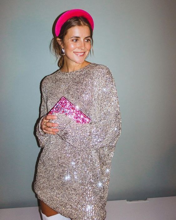 ασημί-φόρεμα-με-παγιέτα-για-την-Πρωτοχρονιά 2024-ιδέες-