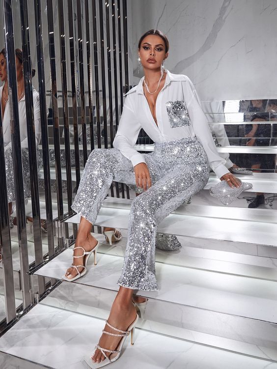 ιδέες-για-γυναικείο ντύσιμο-με-γκλίτερ-παγιέτα-και-μεταλλικά χρώματα-την-Πρωτοχρονιά 2024-