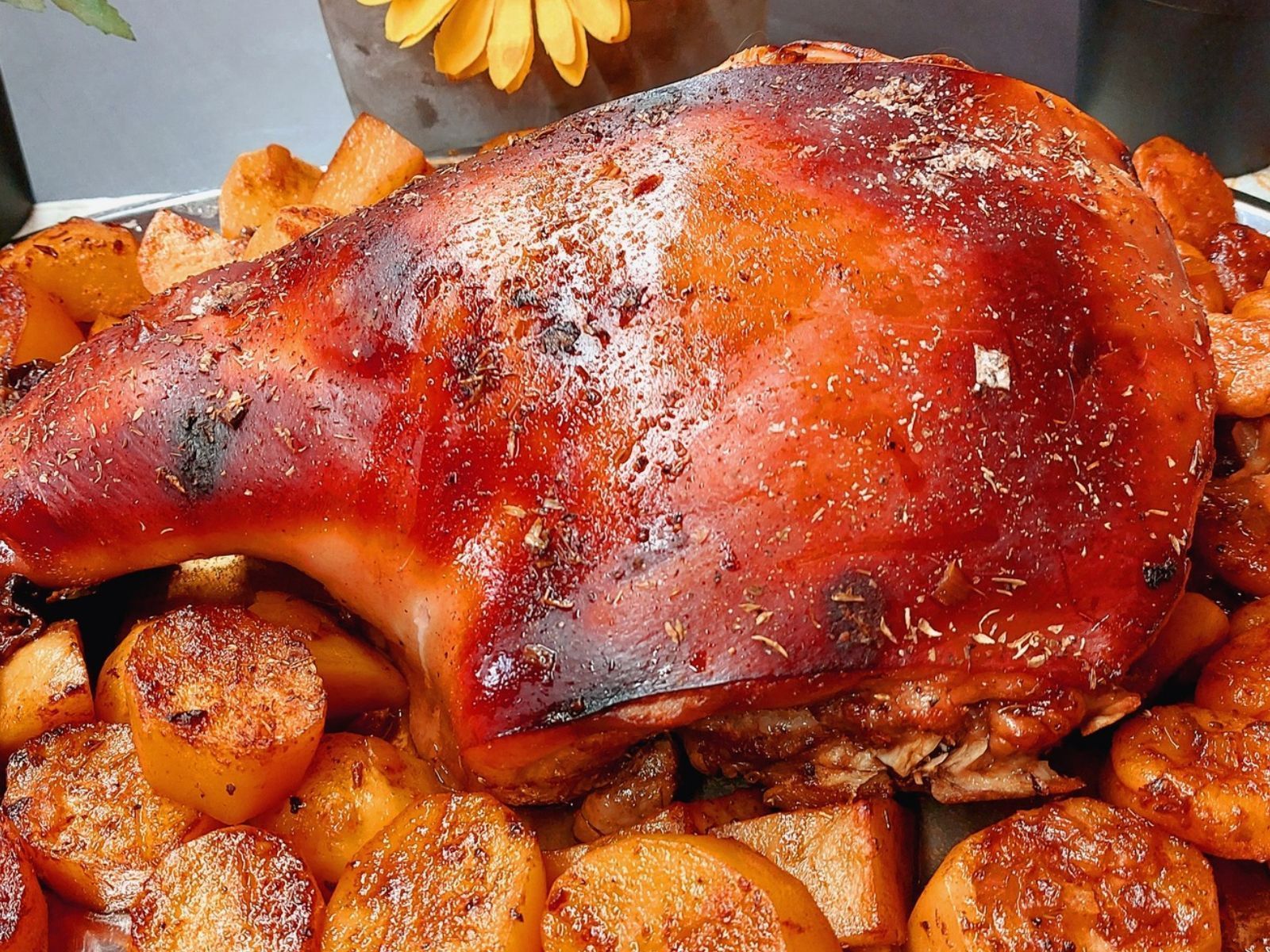 γουρουνόπουλο-για-τα-Χριστούγεννα-συνταγή-