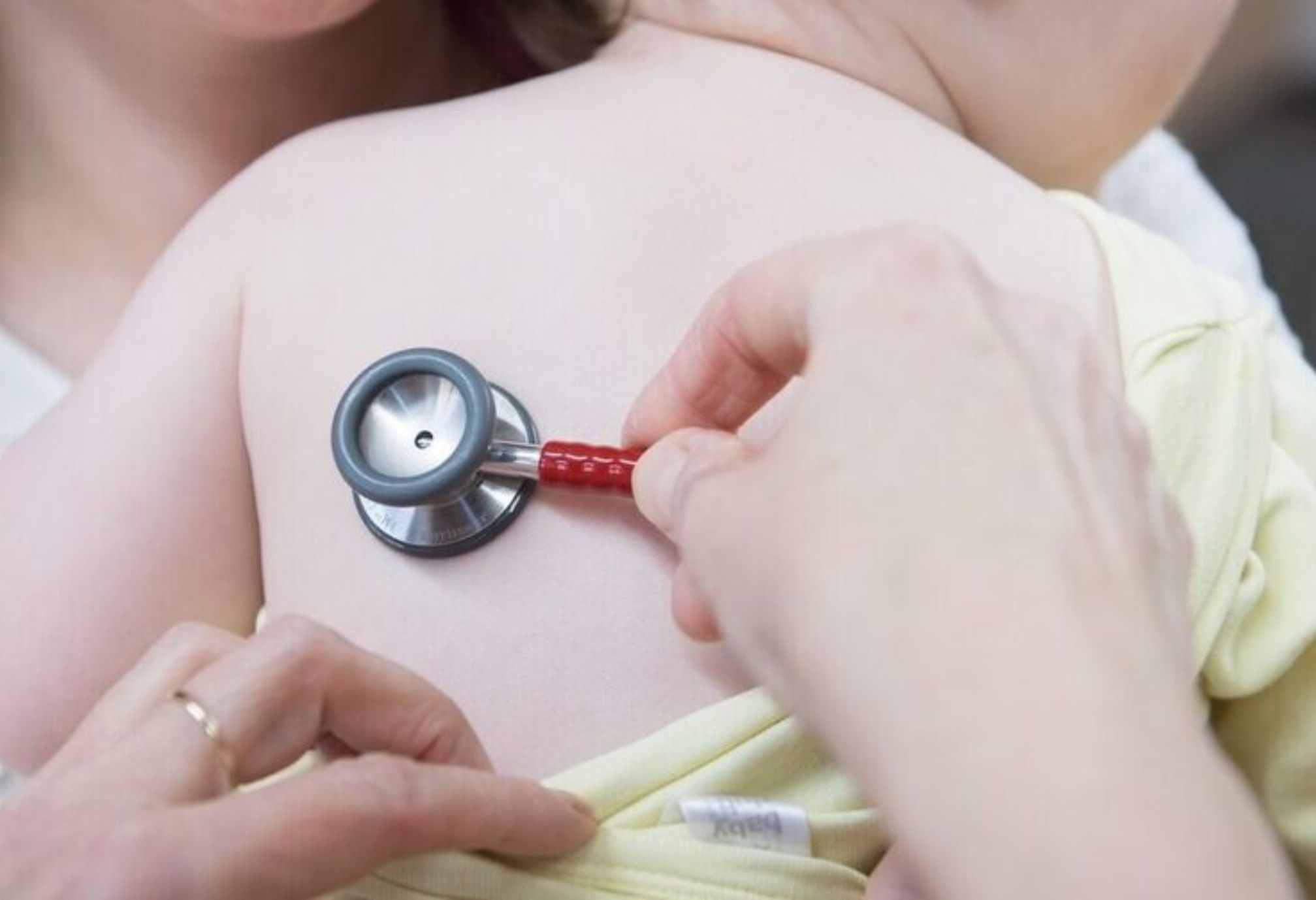 Στρεπτόκοκκος: Ανησυχία μετά τον θάνατο 8χρονου παιδιού – Τα συμπτώματα και τι πρέπει να κάνουμε αν έχουμε κρούσμα στο σπίτι