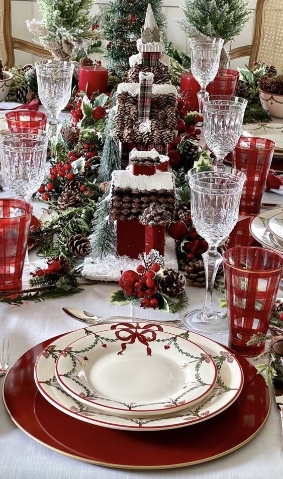 κόκκινη-διακόσμηση-στο-Πρωτοχρονιάτικο τραπέζι-ιδέες-