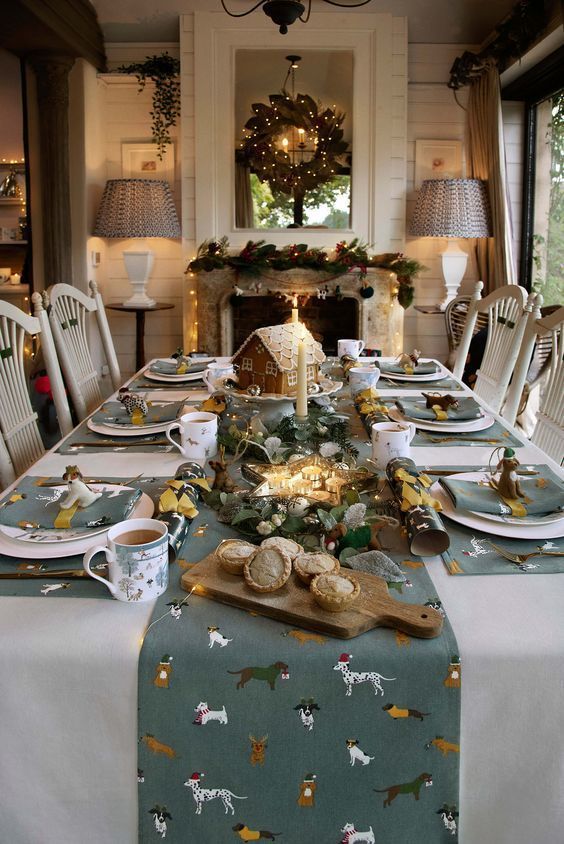 τραπεζομάντηλα-με-χριστουγεννιάτικα-σχέδια-στο-τραπέζι-της-Πρωτοχρονιάς-ιδέες-