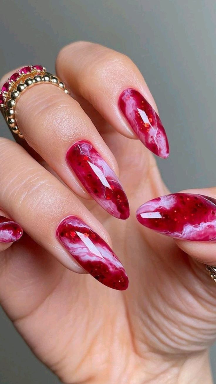 Τί νύχια να κάνω για την Πρωτοχρονιά; Οι καλύτερες ιδέες