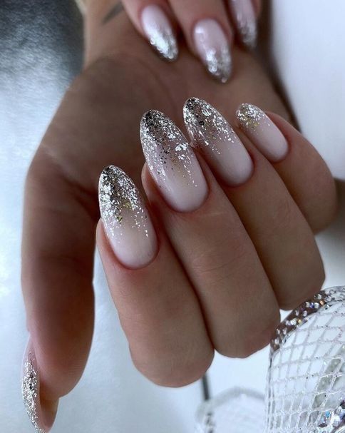 όμπρε-με-ασημί γκλίτερ-για-την-Πρωτοχρονιά 2024-ιδέες-