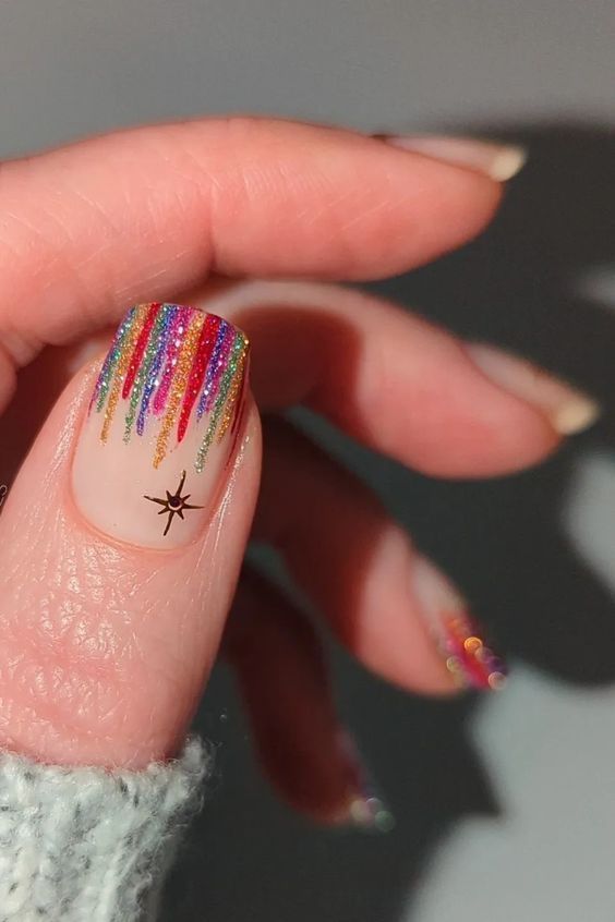 πολύχρωμα-νύχια-με-γκλίτερ-και-αστεράκια-ιδέες-