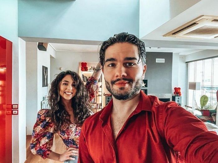 Χρήστος Μάστορας : Δειτε την κούκλα αδερφή του που έχει και ταλέντο στο τραγούδι