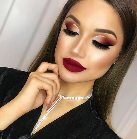 Η Αναστασία Παντούση απο το Ναυάγιο φόρεσε το κραγιόν του Ρεβεγιόν – Απλά Τέλειο