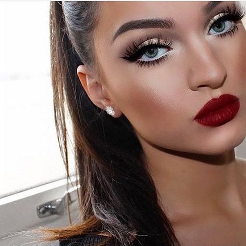 Η Αναστασία Παντούση απο το Ναυάγιο φόρεσε το κραγιόν του Ρεβεγιόν – Απλά Τέλειο