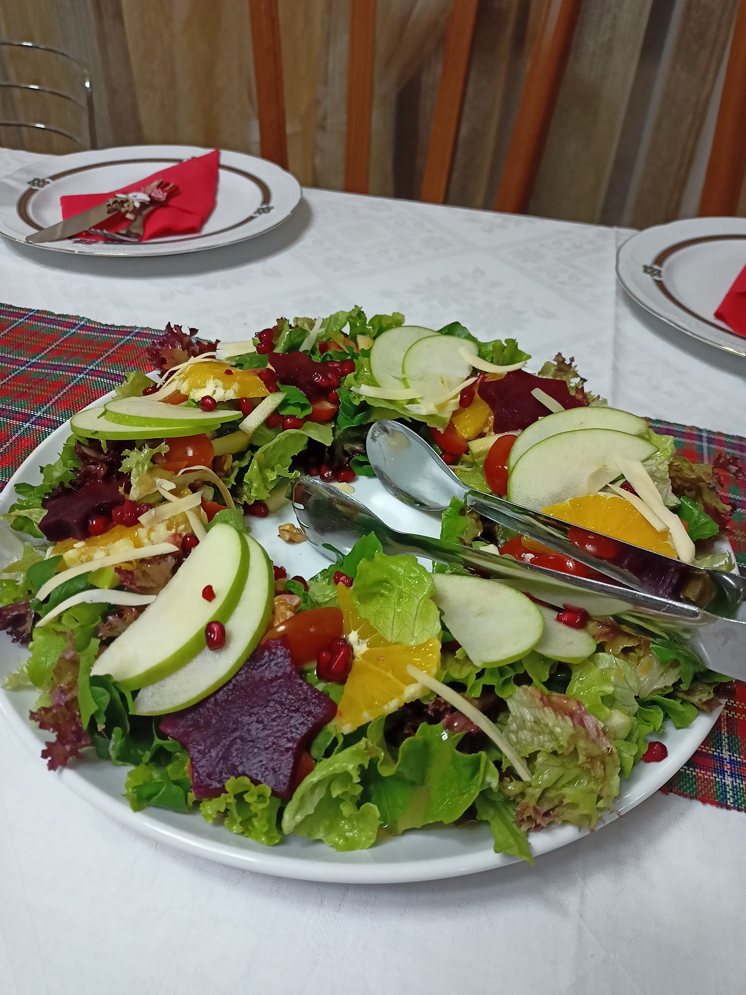 πολυσαλάτα-για-την-Πρωτοχρονιά-συνταγή-