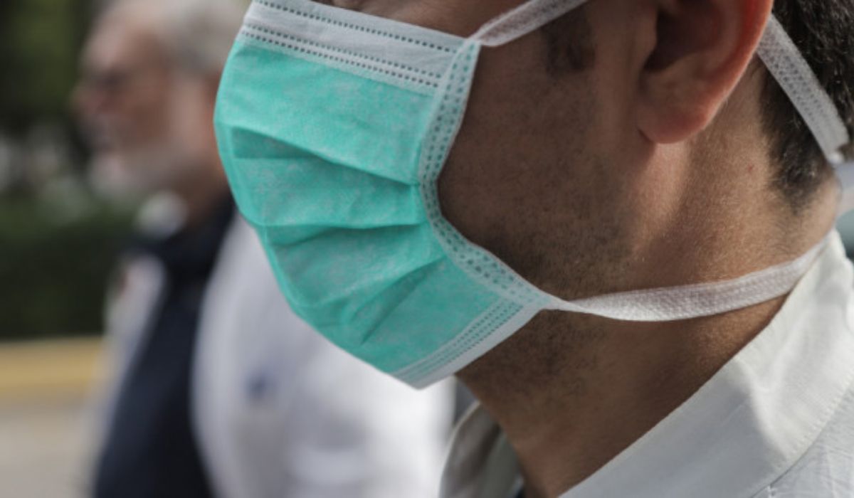 Επιτροπή Εμπειρογνωμόνων  κορονοϊου : Να επιστρέψουν οι μάσκες