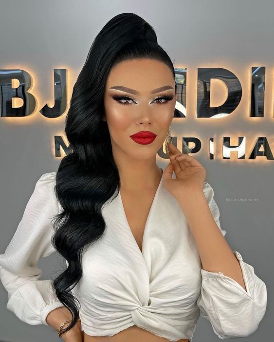 ιδέες-για-χτενίσματα-την-Πρωτοχρονιά 2024-με-αλογοουρά- ιδέες-για-χτενίσματα-την-Πρωτοχρονιά 2024-με-αλογοουρά-