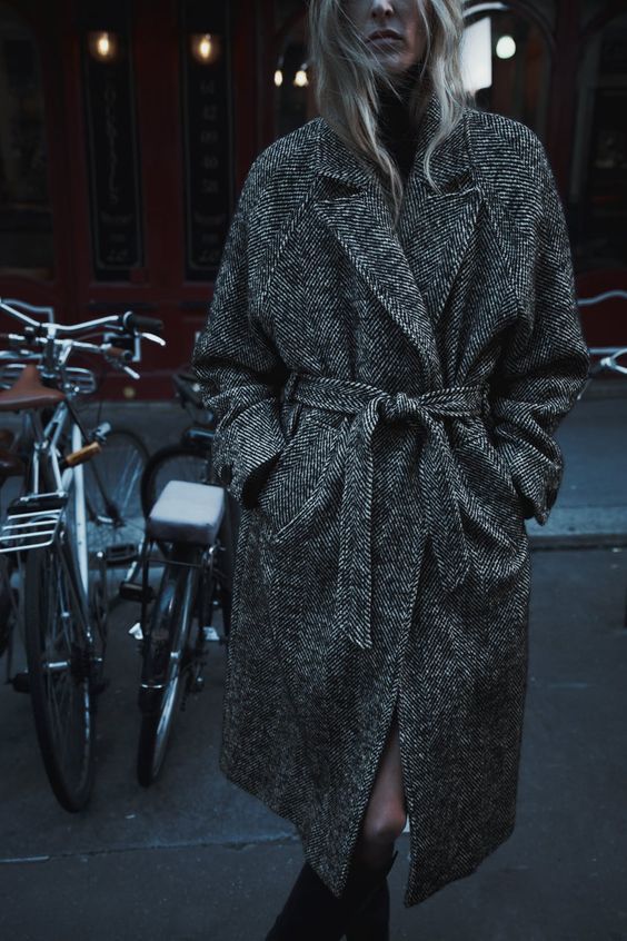 Ψάχνεις το παλτό του Χειμώνα 2024 : Η Ιφιγένεια Πιερίδου απο την Ηλέκτρα σου δίνει την τέλεια επιλογή