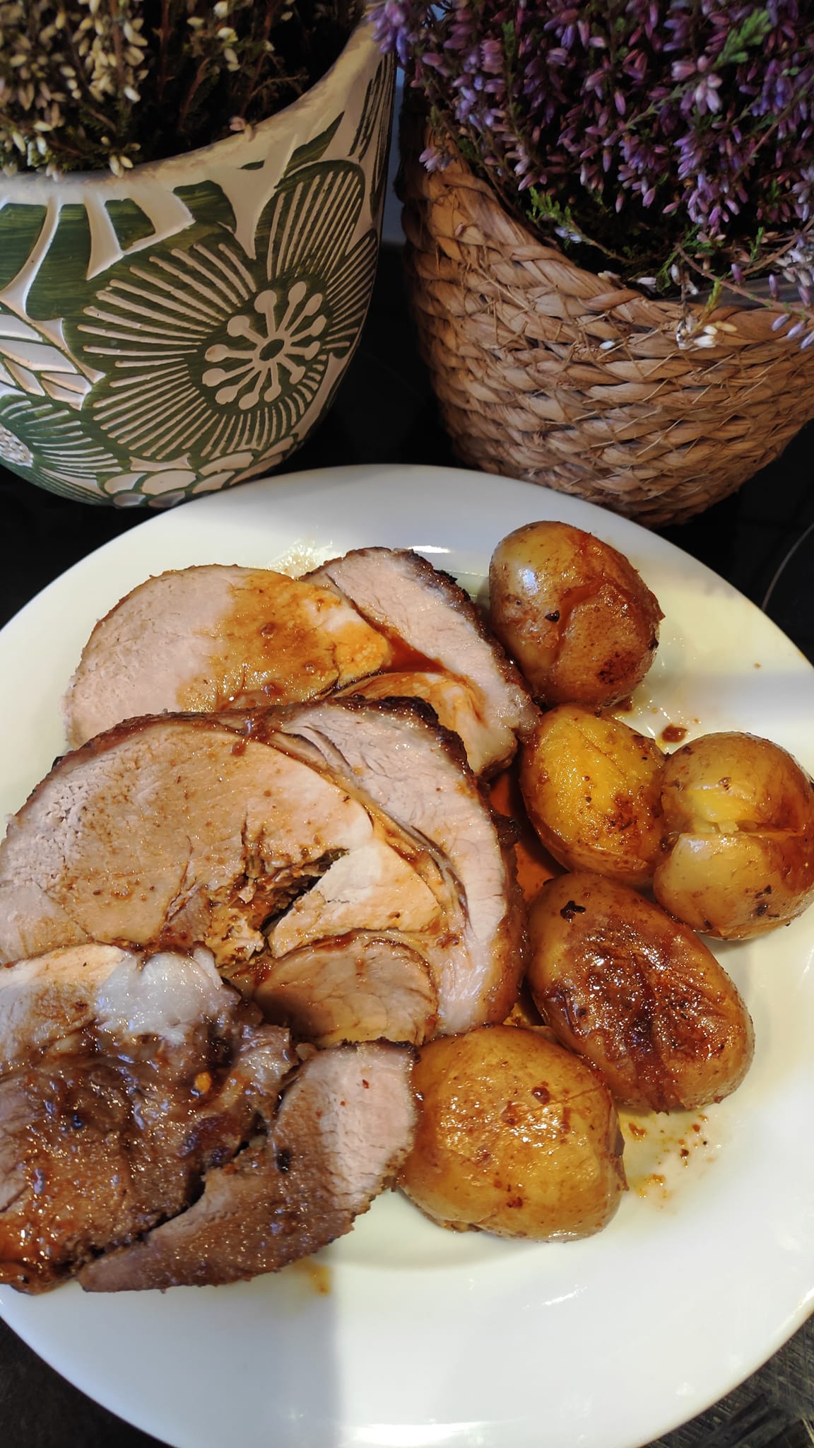 χοιρινό-μπούτι-με-γλάσο-και-πατάτες baby-συνταγή-