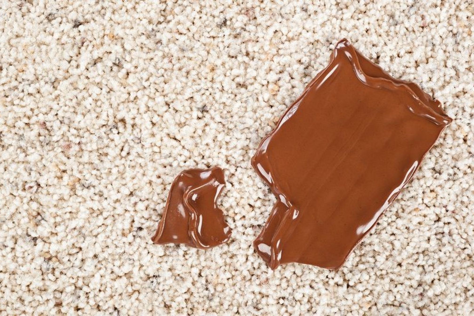 Πρωτοχρονιά 2024: Λαδιές λεκέδες από κρασί σοκολάτες και άσχημες μυρωδιές μετά το ρεβεγιόν – Καθαρίστε εύκολα και γρήγορα