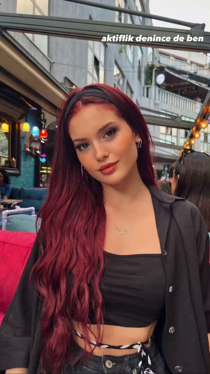 ιδέες-για-μαλλιά-σε-cherry cola-Χειμώνας 2024-τάσεις 2024-