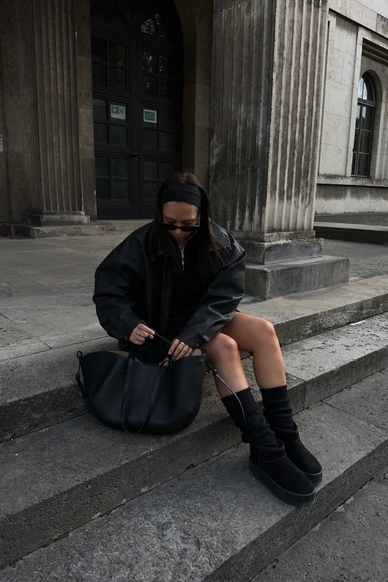 total black-ντύσιμο-με-ugg μπότες-ιδέες- total black-ντύσιμο-με-ugg μπότες-ιδέες-