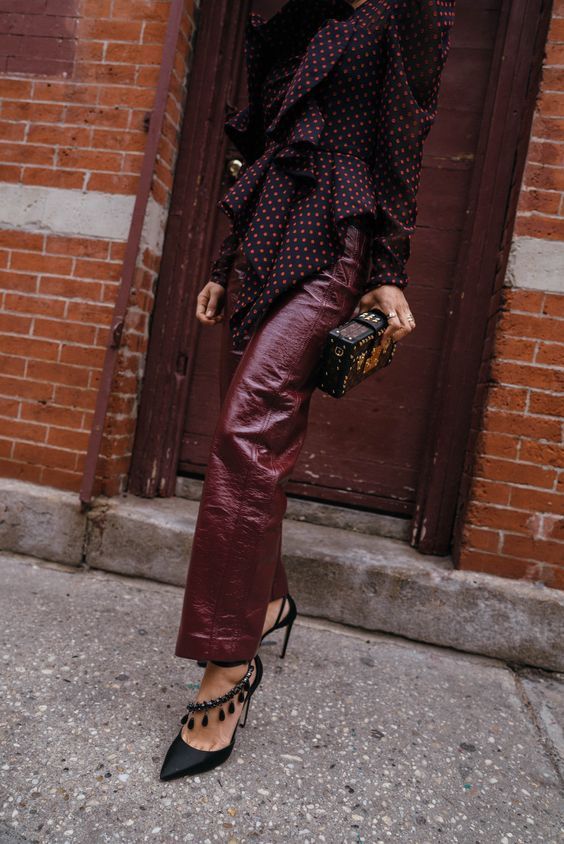 μπορντό-δερμάτινο-παντελόνι-με-πουά-πουκαμίσα-ιδέες- μπορντό-δερμάτινο-παντελόνι-με-πουά-πουκαμίσα-ιδέες-