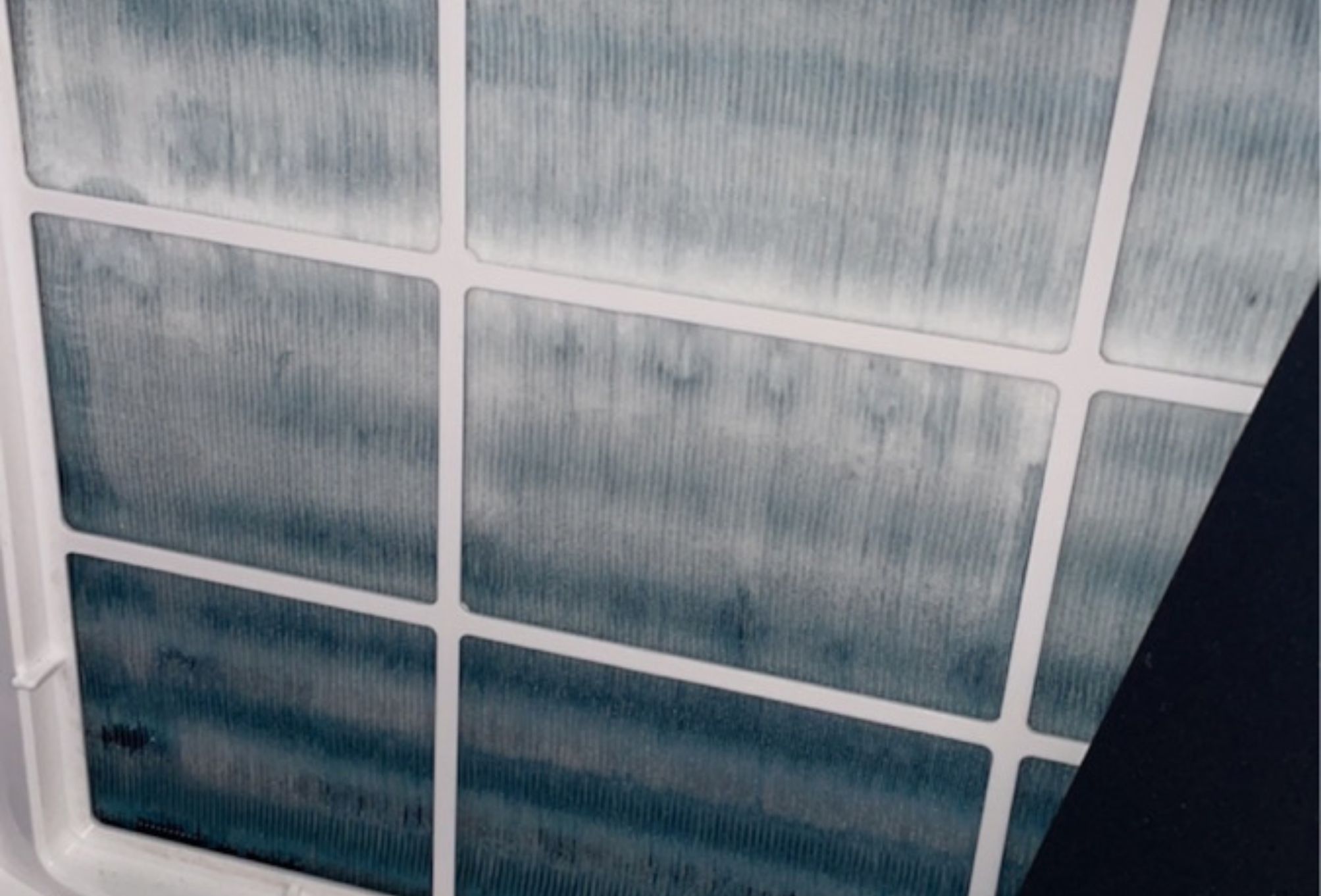 Πώς να καθαρίσετε και να απολυμάνετε σωστά τον αφυγραντήρα σας