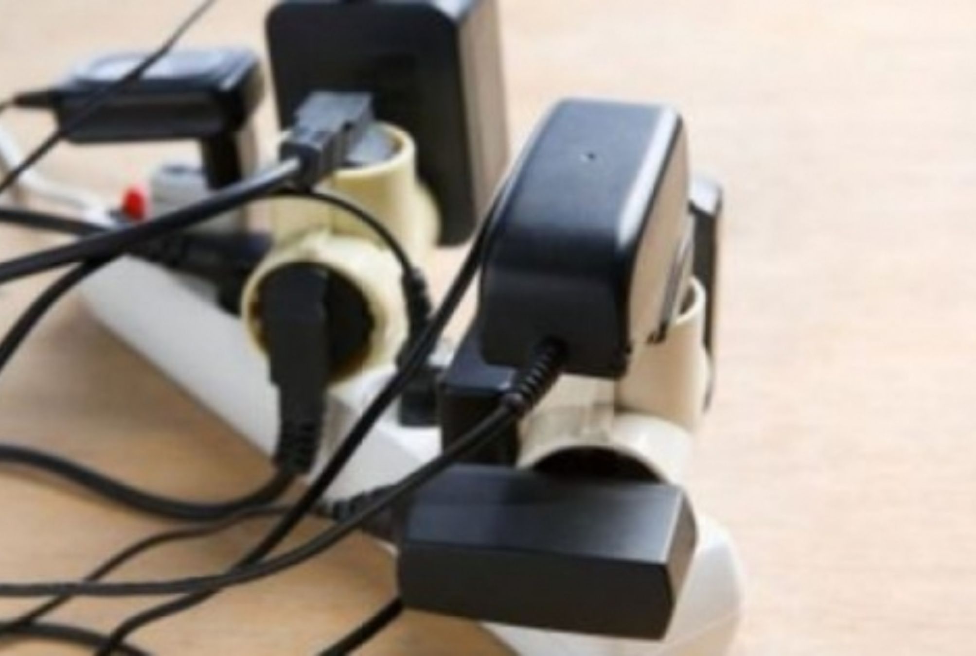 Αυτές είναι οι συσκευές που δεν πρέπει να συνδέουμε ποτέ σε πολύπριζο