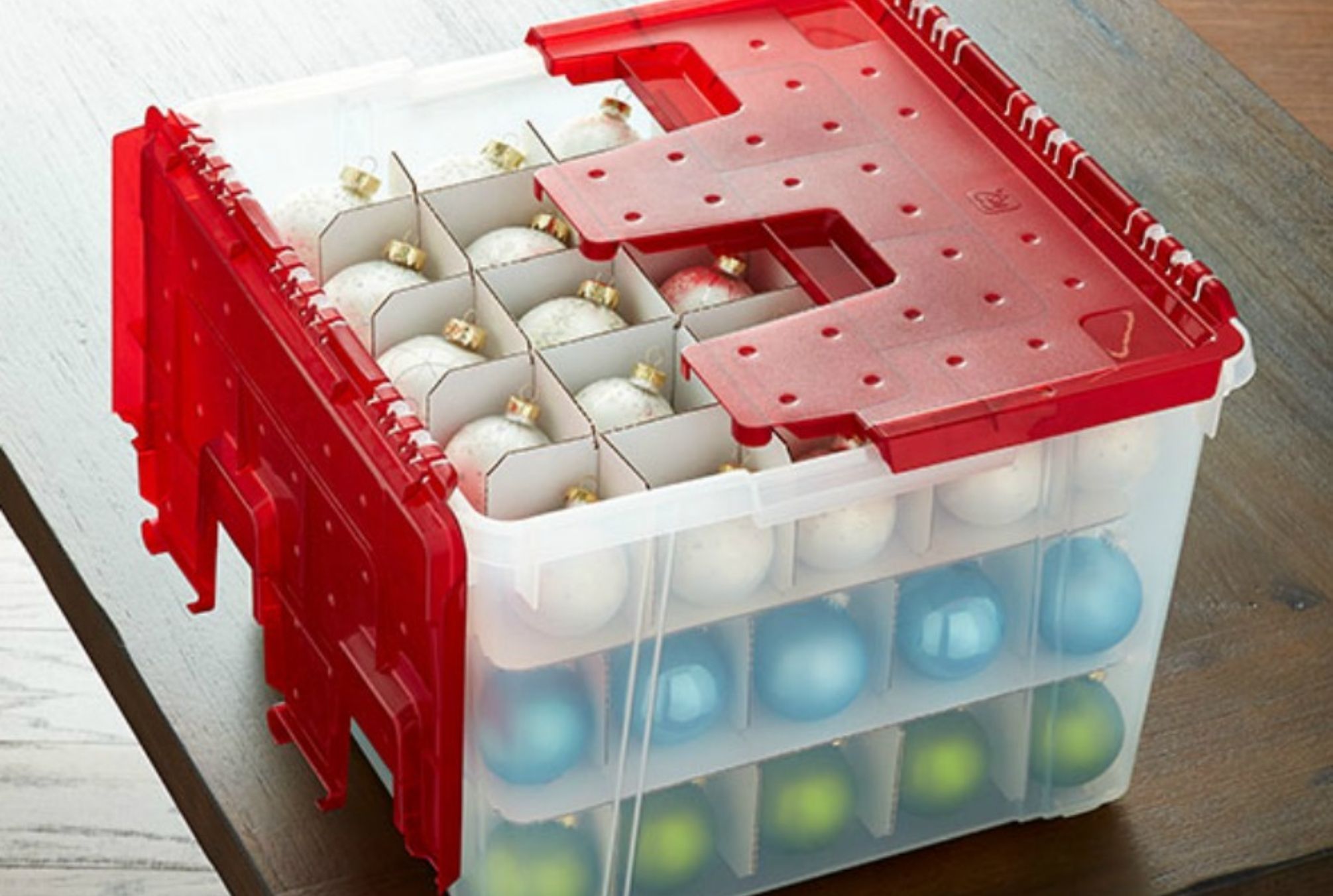 Χριστουγεννιάτικο δέντρο λαμπάκια και στολίδια: Αποθηκεύστε τα εύκολα και γρήγορα