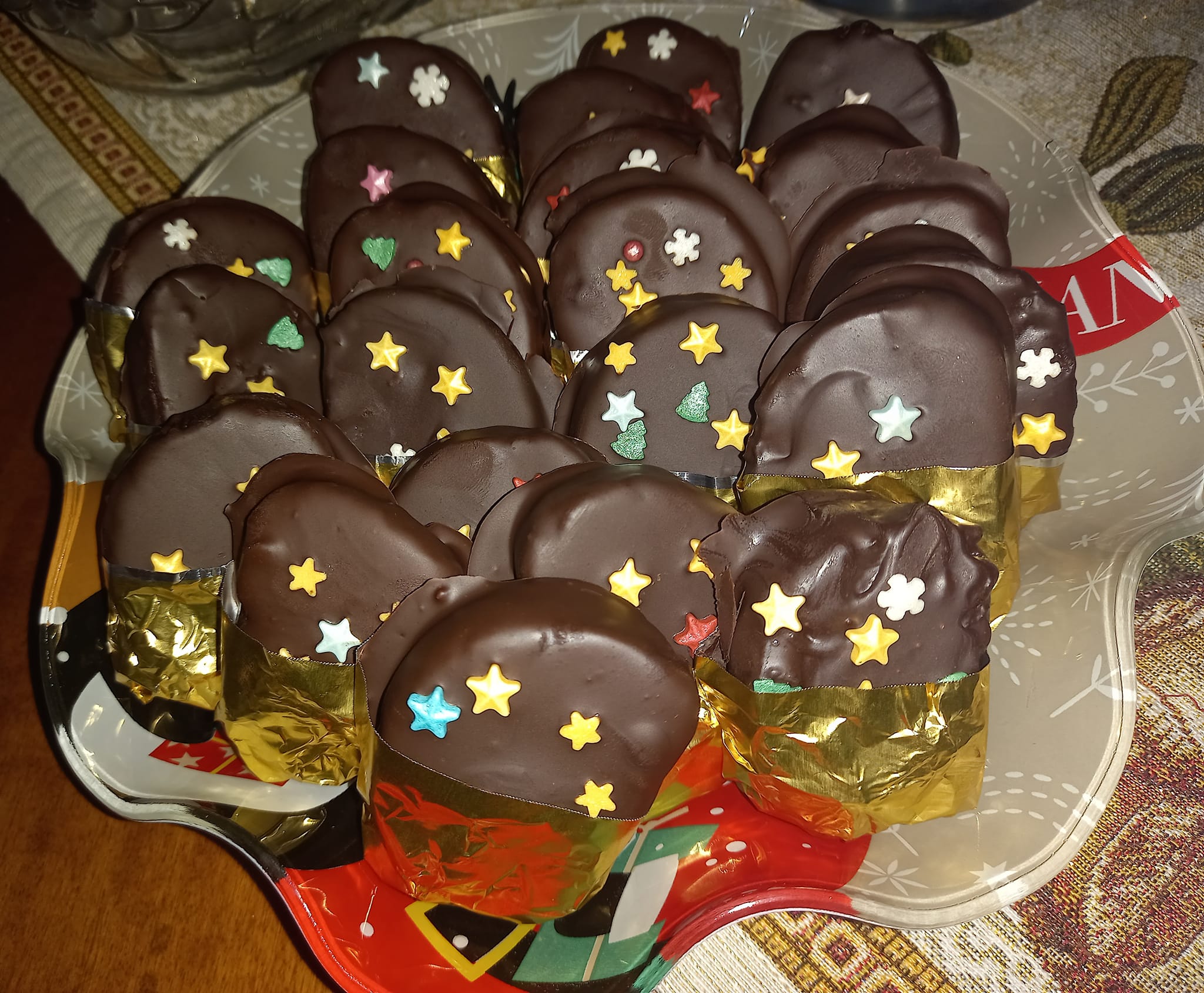 καριόκες-από-μελομακάρονα-και-κουραμπιέδες-συνταγή-