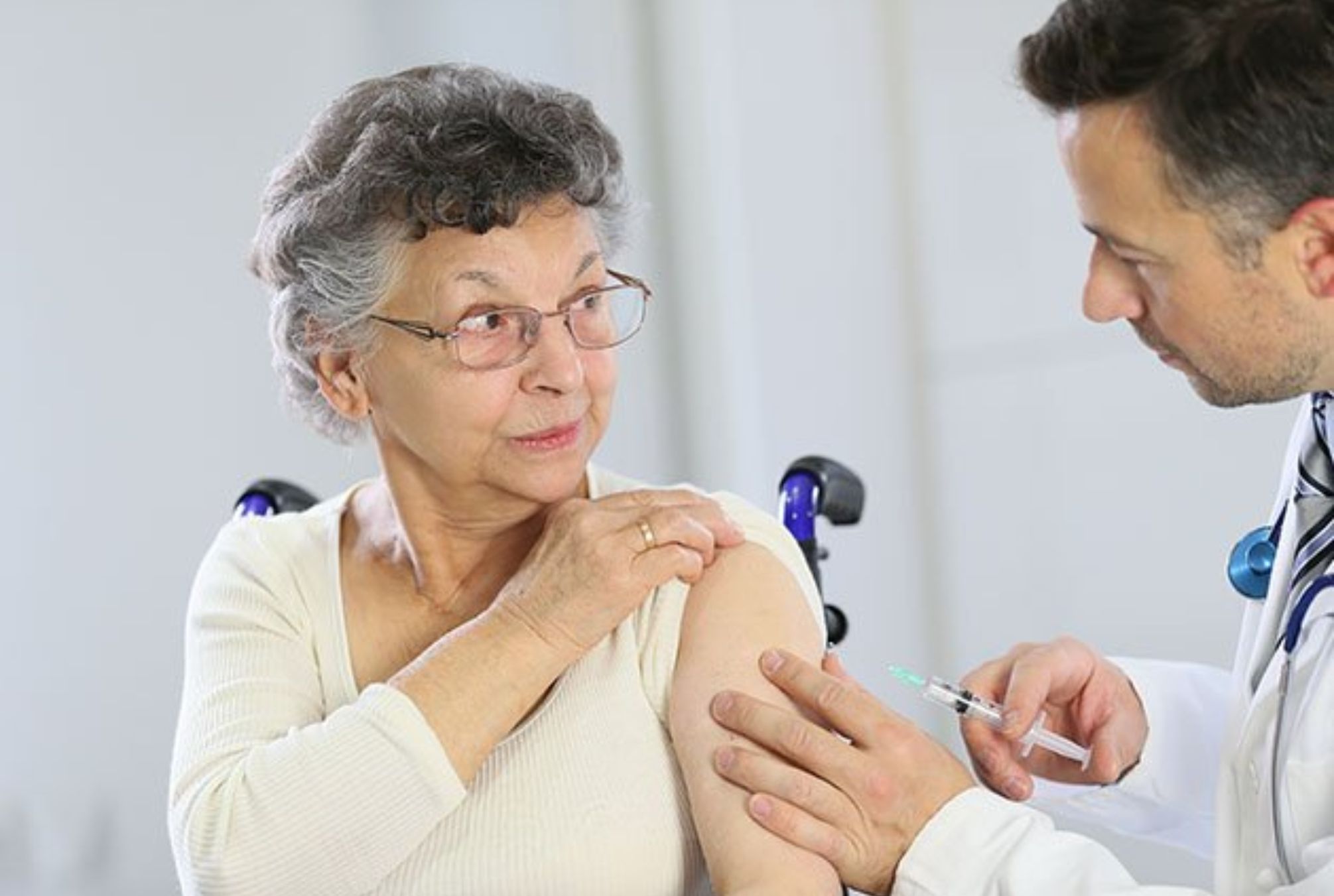 Πώς ξεχωρίζουμε τη γρίπη από τον κορονοϊό: