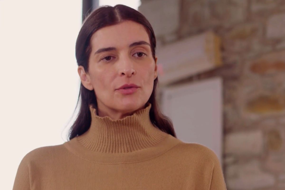 Η Γη της Ελιάς-Ιουλία- Η Γη της Ελιάς-Ιουλία-