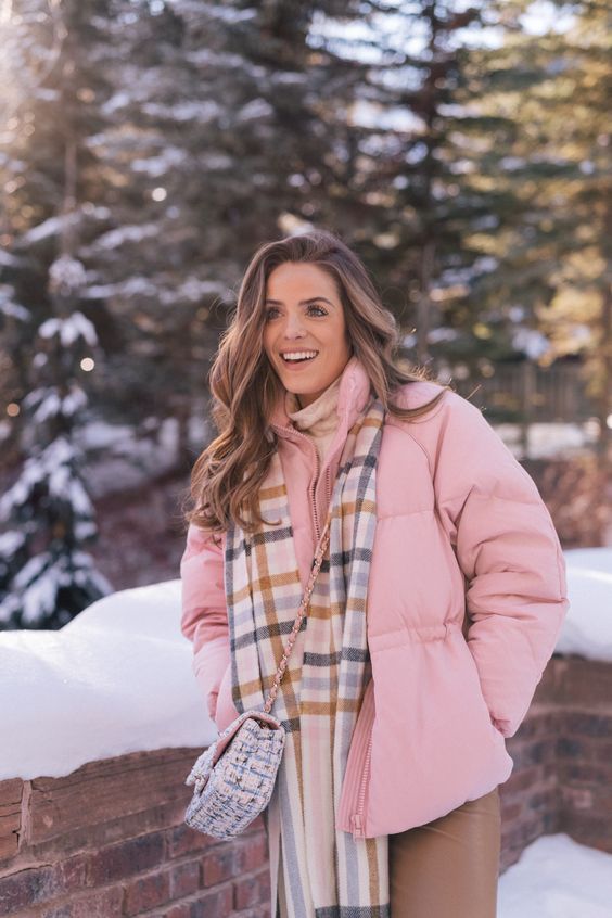 απαλό ροζ-στο-γυναικείο ντύσιμο-Χειμώνας 2024-τάσεις 2024-