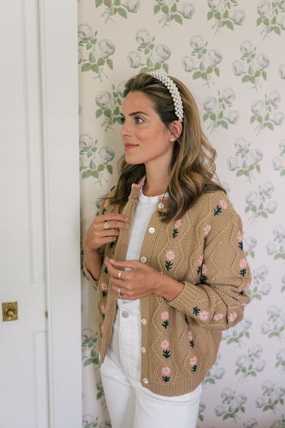 κεντητά ρούχα-στο-γυναικείο ντύσιμο-Χειμώνας 2024-τάσεις 2024-