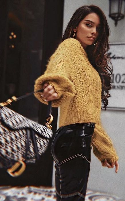 κεντητά ρούχα-στο-γυναικείο ντύσιμο-Χειμώνας 2024-τάσεις 2024-