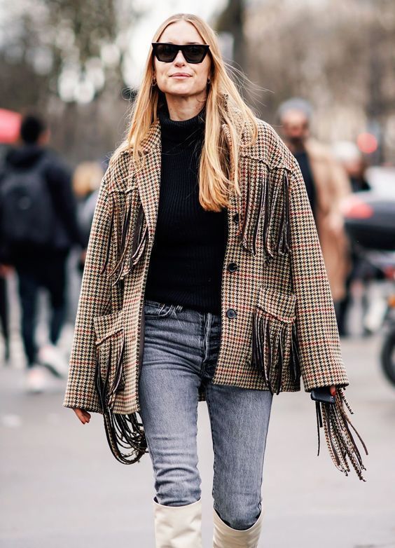 κρόσσια στα-ρούχα-στο-γυναικείο ντύσιμο-Χειμώνας 2024-τάσεις 2024-