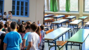 Κορονοϊός:  Άνοιγμα σχολείων με 11 συστάσεις από τον ΕΟΔΥ – Πόσες μέρες πρέπει οι μαθητές να είναι σπίτι αν νοσούν