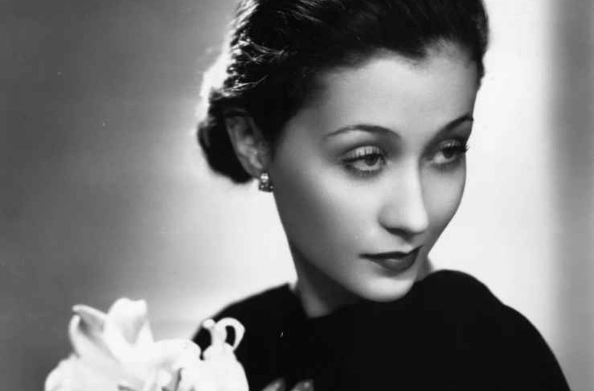 Tallulah Bankhead: Η ζωή και η εκρηκτική προσωπικότητα της γυναίκας που ενέπνευσε τον χαρακτήρα της Κρουέλα ντε Βιλ