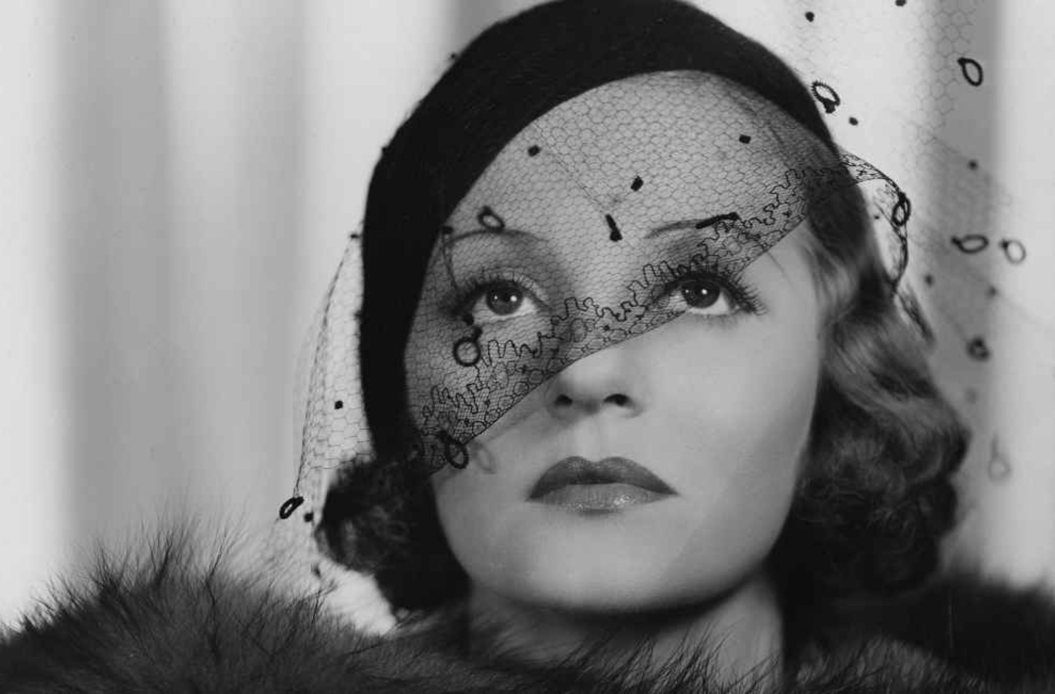 Tallulah Bankhead: Η ζωή και η εκρηκτική προσωπικότητα της γυναίκας που ενέπνευσε τον χαρακτήρα της Κρουέλα ντε Βιλ